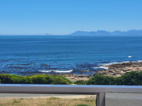 Sunset Bliss Whale Manor - Gansbaai Seafront Accommodation